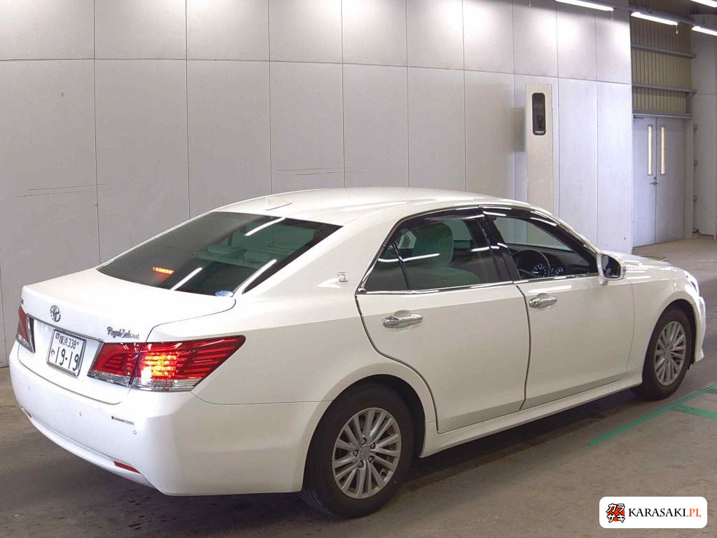 2016 Toyota Crown 4D Royal Saloon 4
