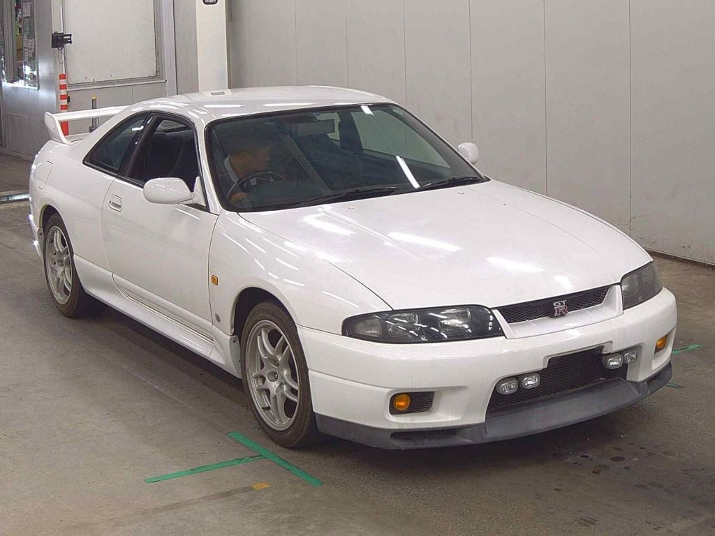 Nissan Skyline 1995 z aukcji japońskiej