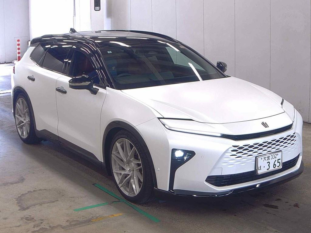Toyota Crown Estate 2025 z aukcji japońskiej