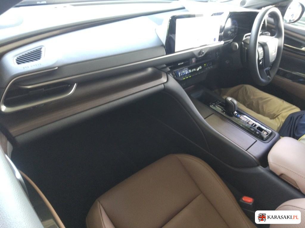 2024 Toyota Crown 4D Z(hev) 5