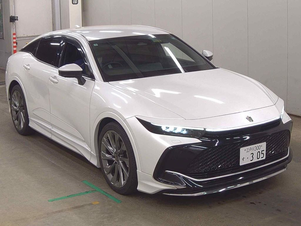 Toyota Crown Crossover 2023 z aukcji japońskiej