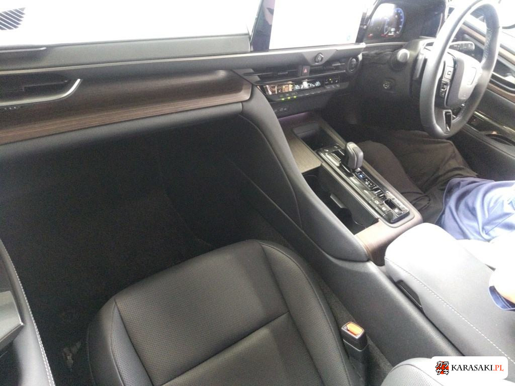 2024 Toyota Crown 4D 5