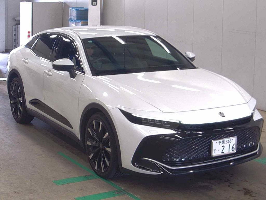 Toyota Crown Crossover 2023 z aukcji japońskiej