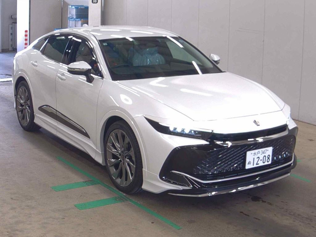 Toyota Crown Crossover 2026 z aukcji japońskiej