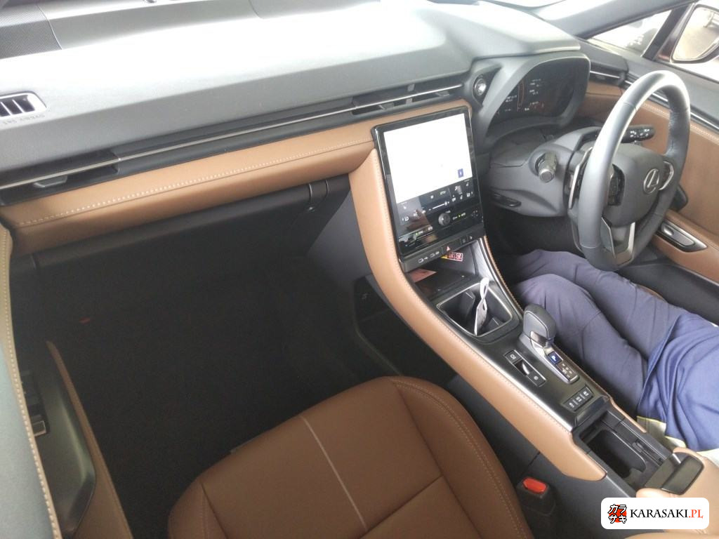 2025 Lexus LBX Relax 5