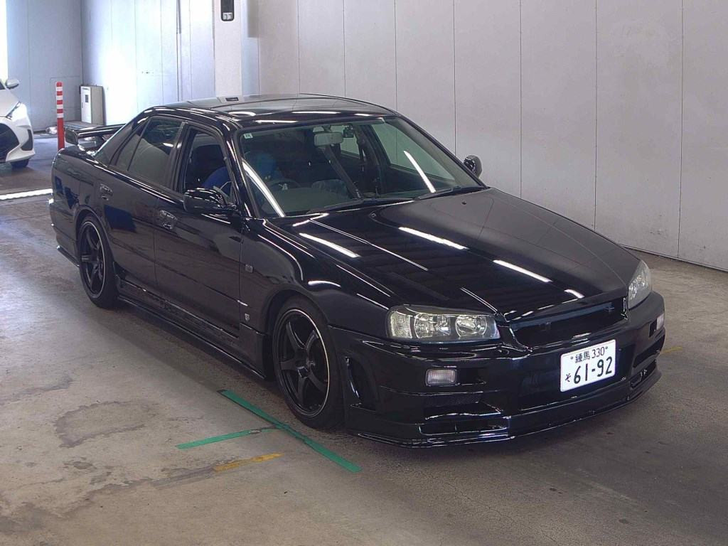 Nissan Skyline 2000 z aukcji japońskiej