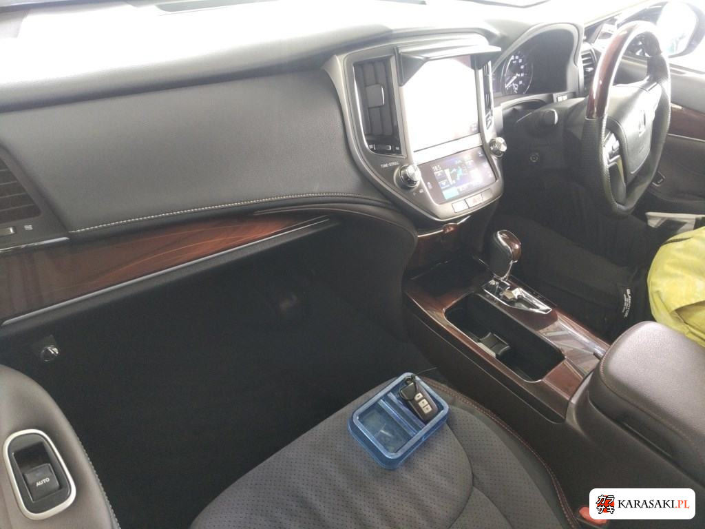 2013 Toyota Crown 4D Royal Saloon G 5
