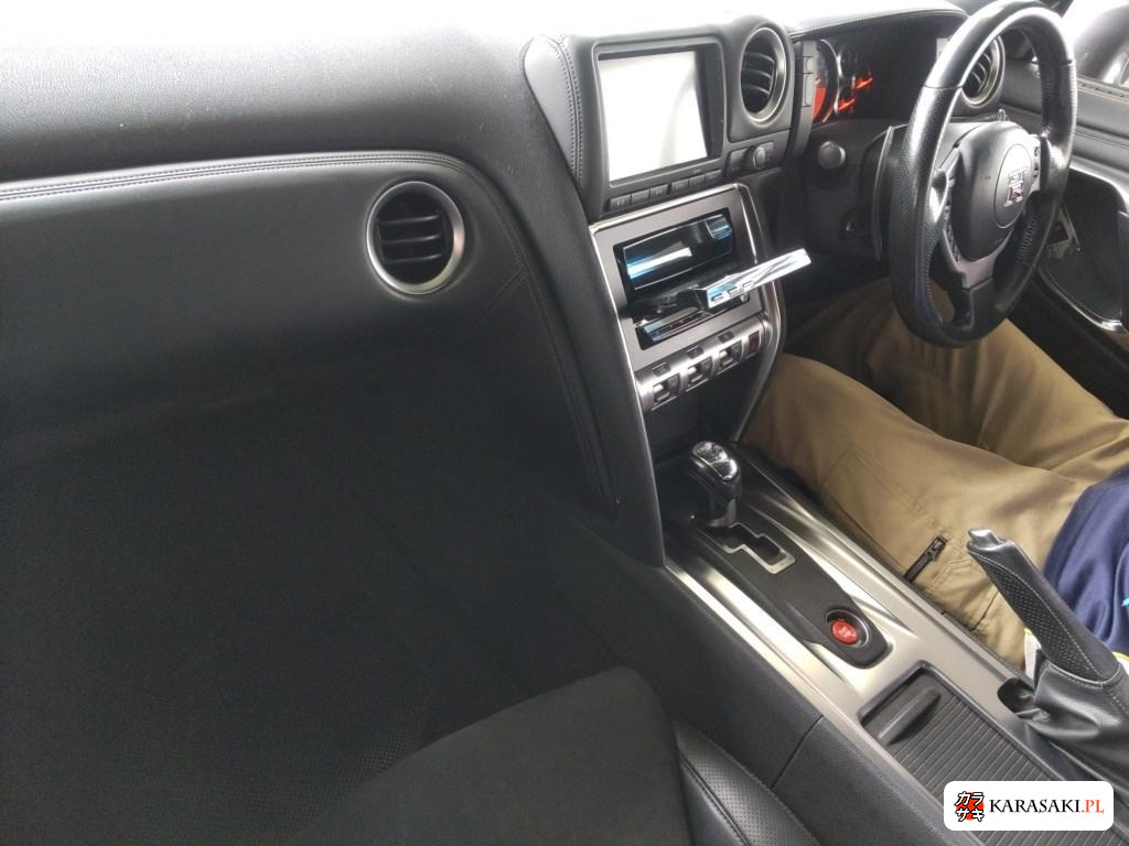 2008 Nissan GT-R 4WD Base Grade 5