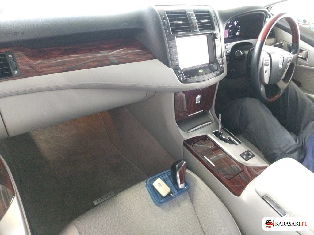 2011 Toyota Crown 4D Royal Saloon 5