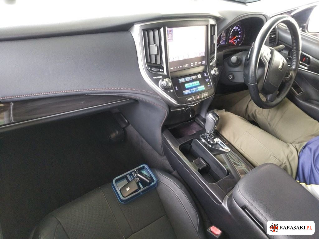 2013 Toyota Crown 4D Athlete G 5