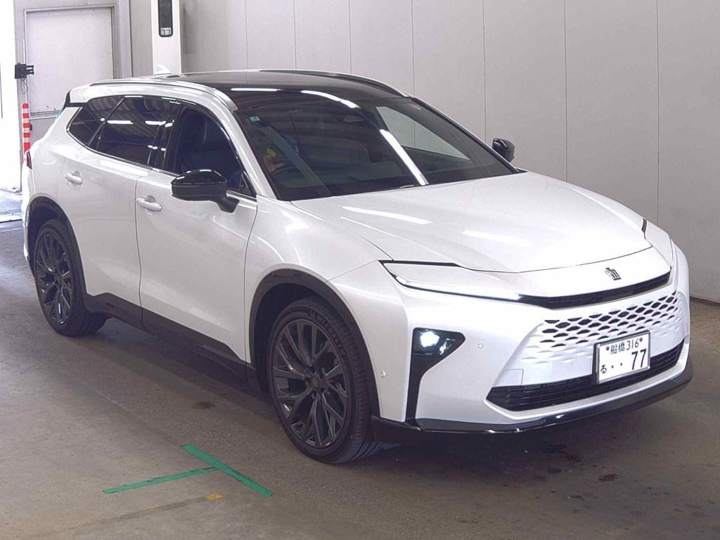 Toyota Crown Estate 2025 z aukcji japońskiej