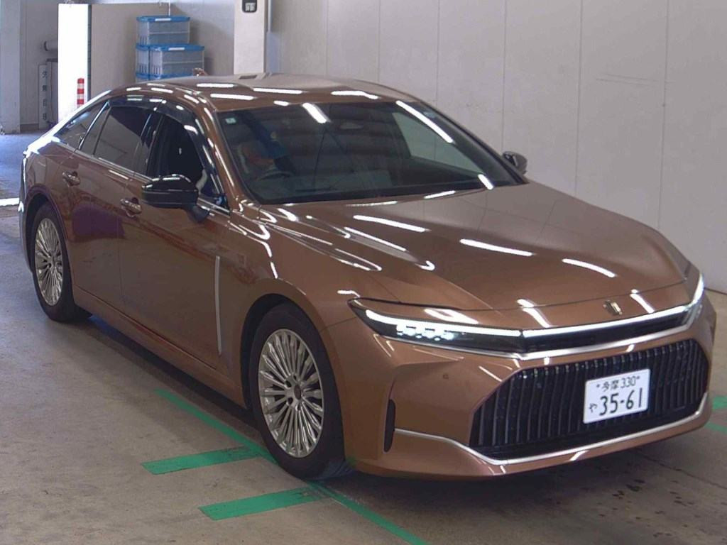 Toyota Crown 2024 z aukcji japońskiej