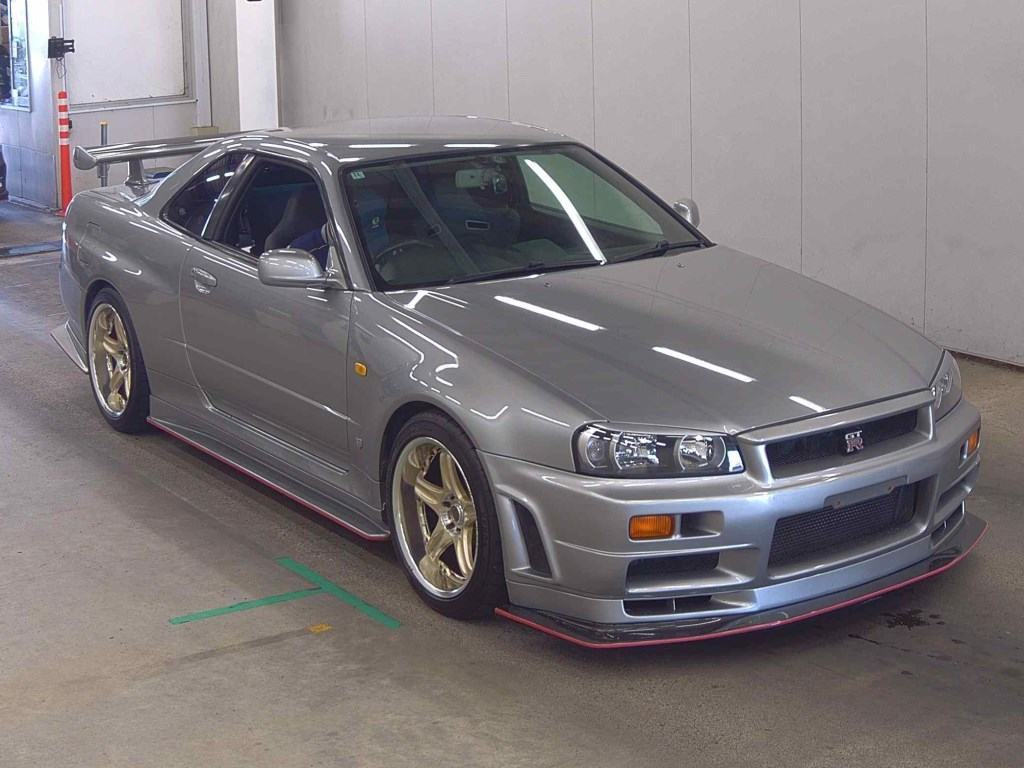 Nissan Skyline 2000 z aukcji japońskiej