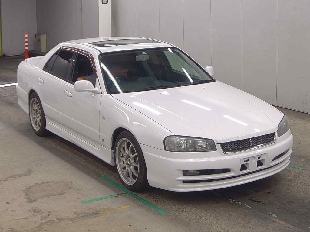 Nissan Skyline 2001 z aukcji japońskiej