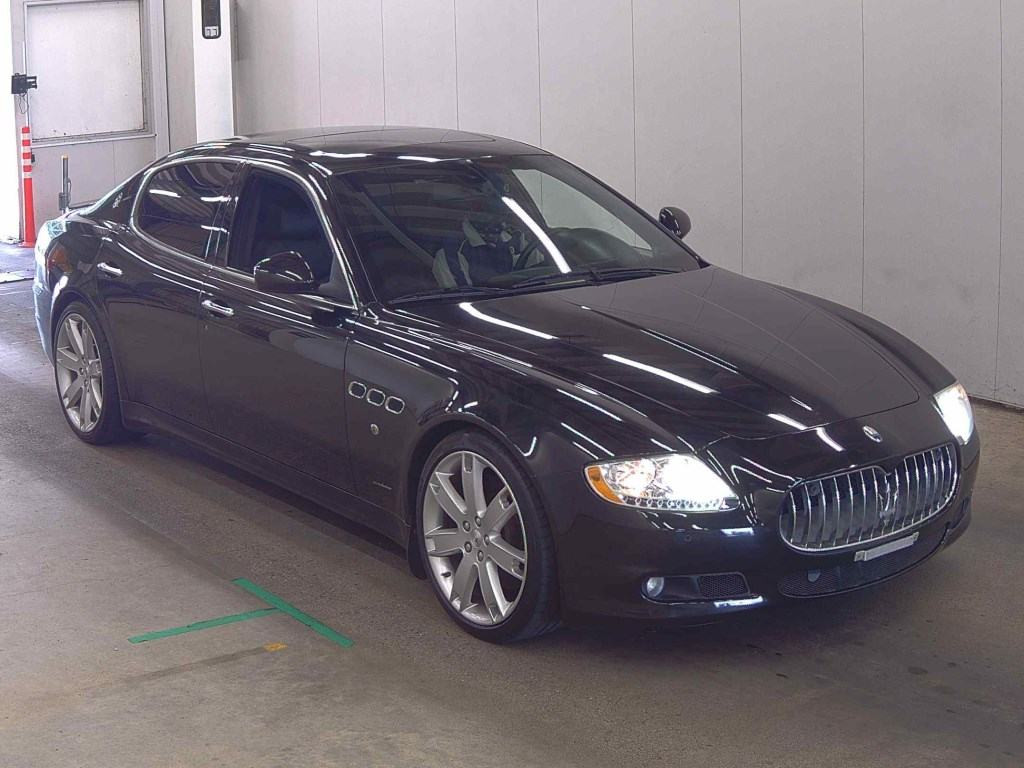 Maserati Quattroporte 2010 z aukcji japońskiej
