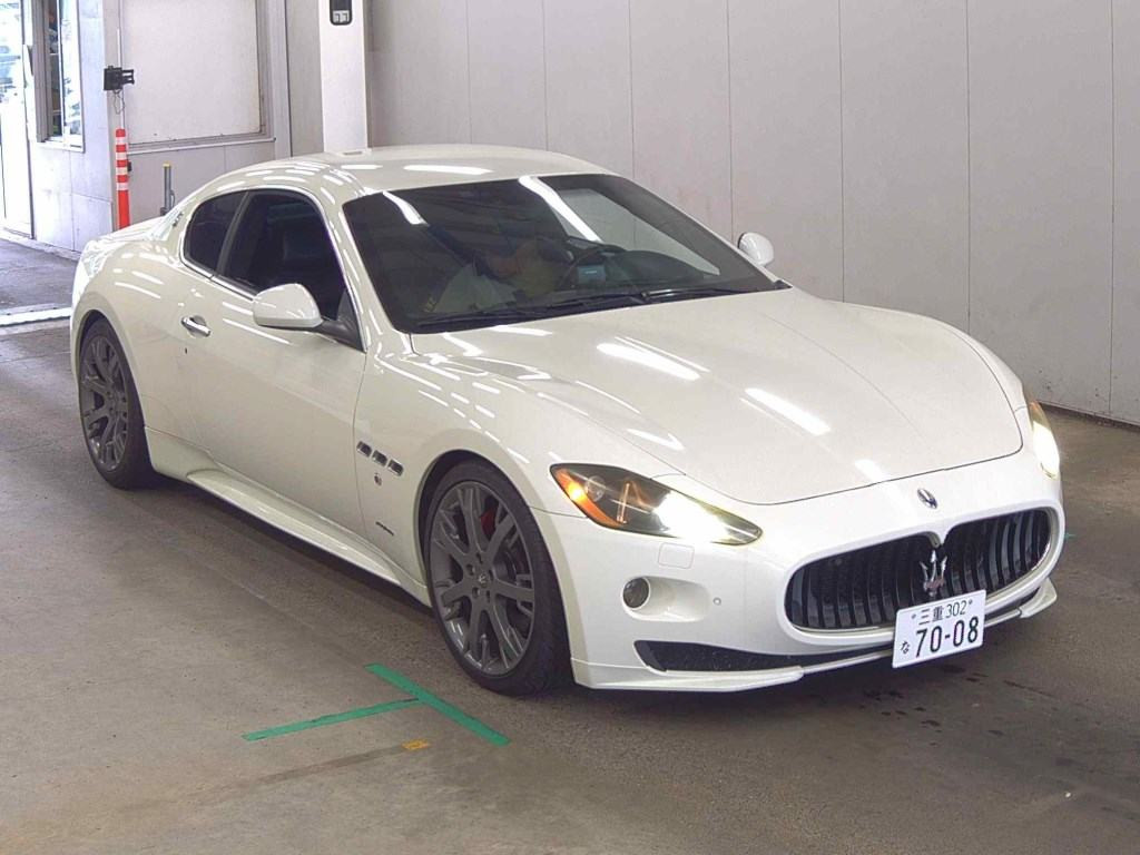 Maserati Granturismo 2012 z aukcji japońskiej
