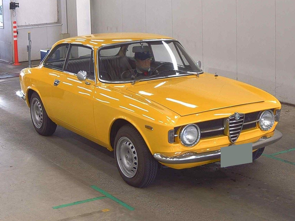 Alfa Romeo 1995 z aukcji japońskiej