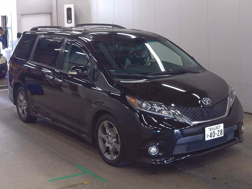 America Toyota Sienna 2013 z aukcji japońskiej