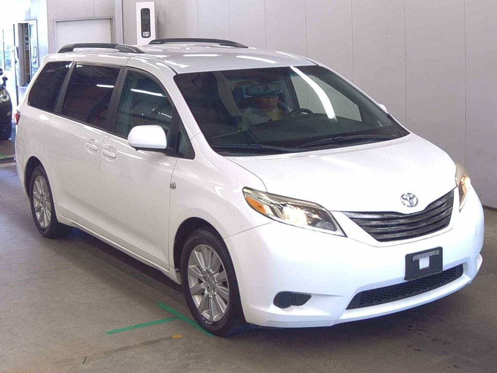 America Toyota Sienna 2019 z aukcji japońskiej