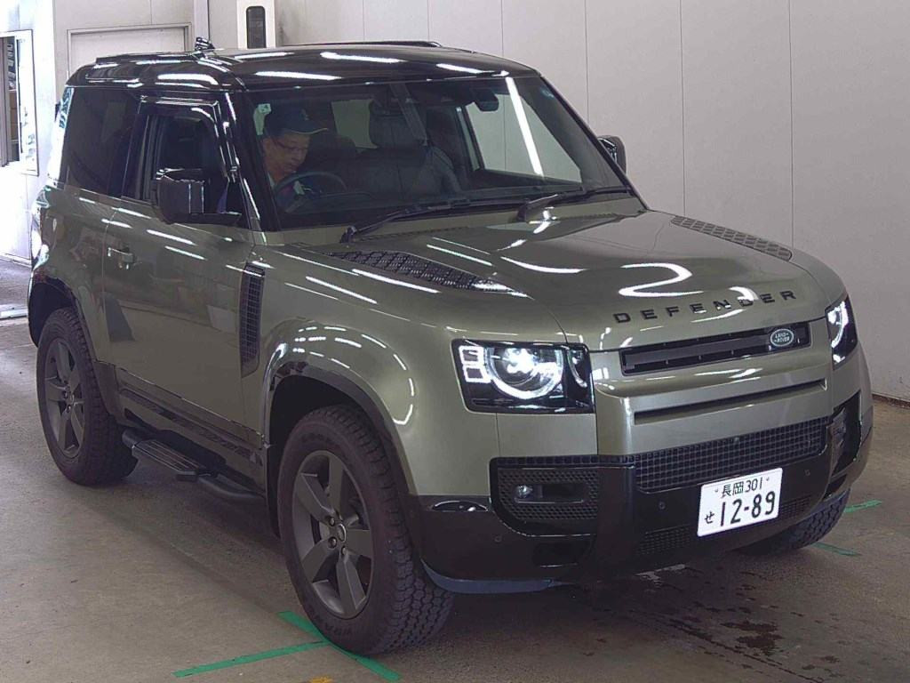 Land Rover Defender 2025 z aukcji japońskiej
