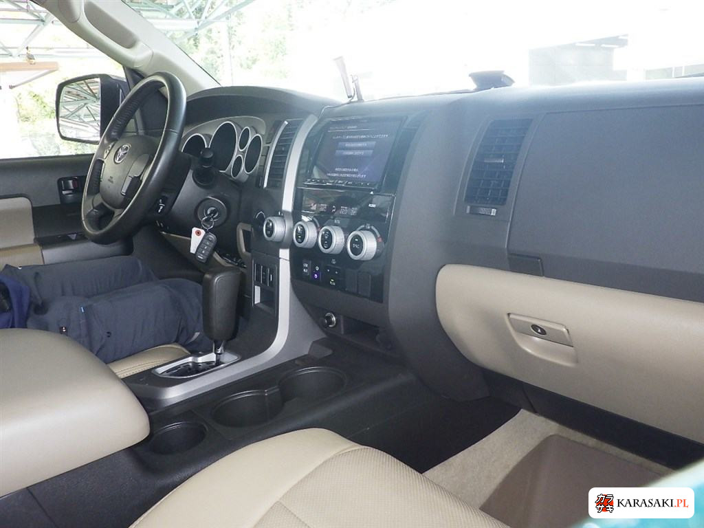2011 America Toyota Sequoia 5D 4WD SR5 5