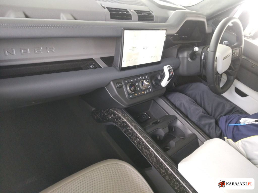 2025 Land Rover Defender 5D 4WD 5