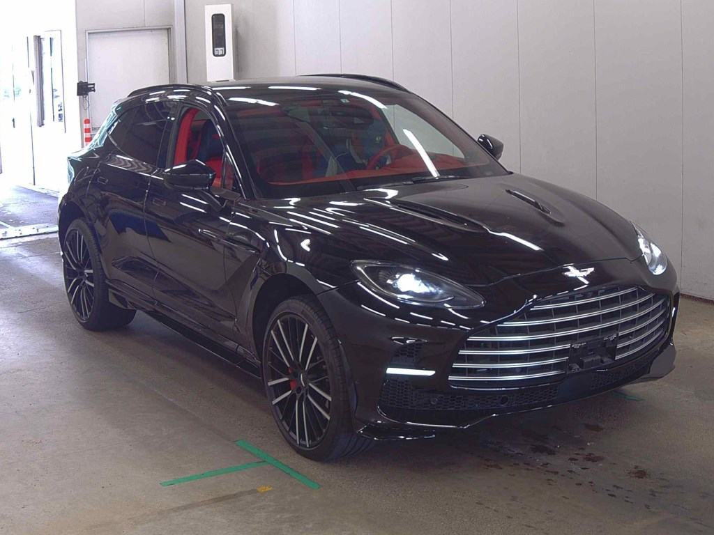 Aston Martin DBX 2023 z aukcji japońskiej