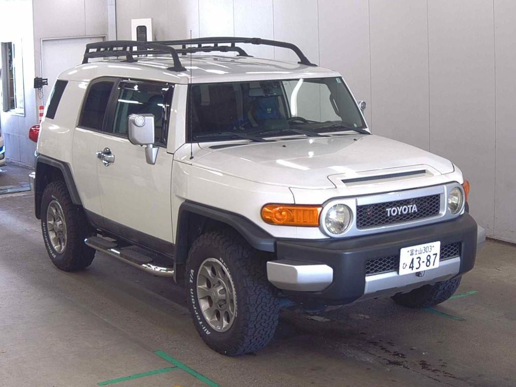 America Toyota FJ Cruiser 2011 z aukcji japońskiej