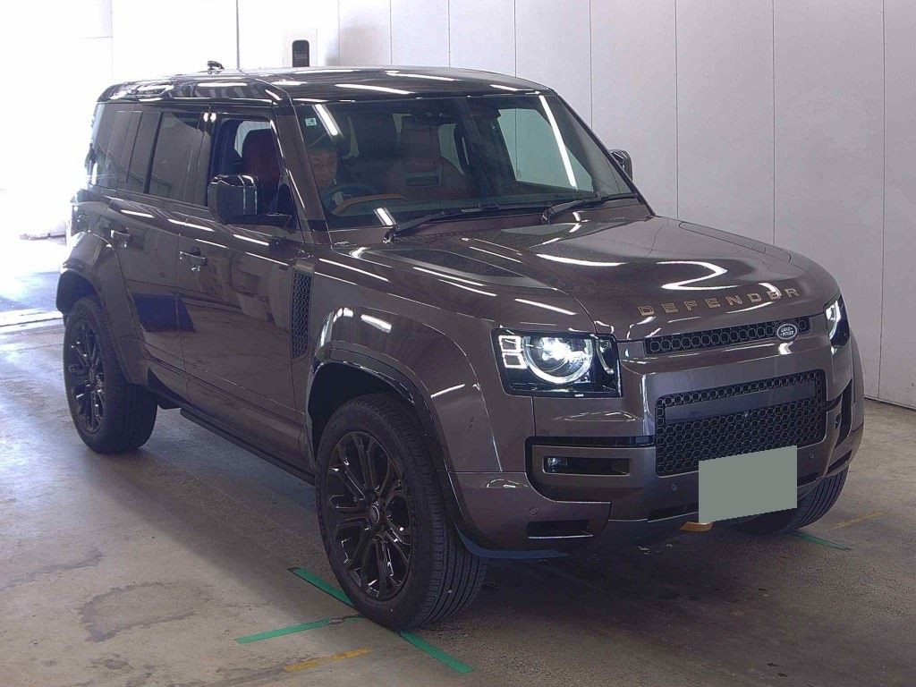Land Rover Defender 2025 z aukcji japońskiej