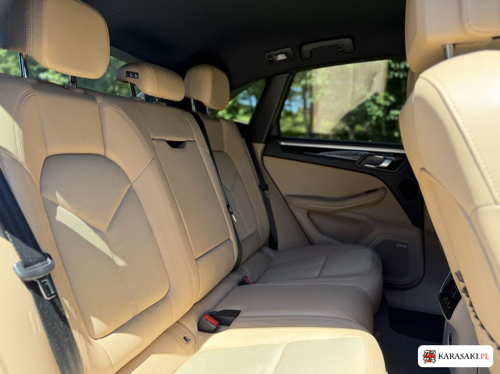 2022 Porsche Macan 4WD 11