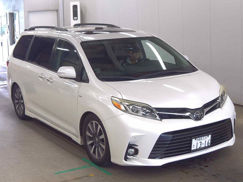 America Toyota Sienna 2018 z aukcji japońskiej