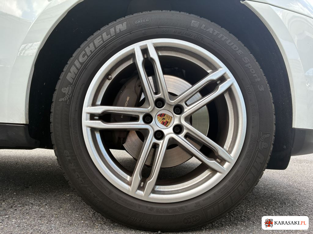 2020 Porsche Macan 4WD 8