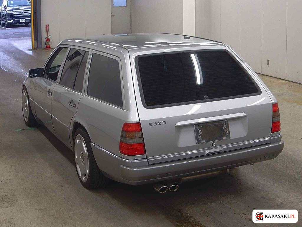 1995 Mercedes-Benz E-Class Stationwagon E320 2