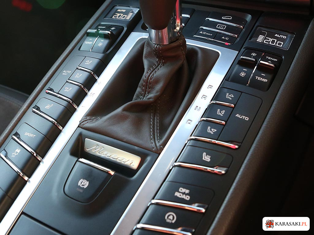 2014 Porsche Macan 4WD 10