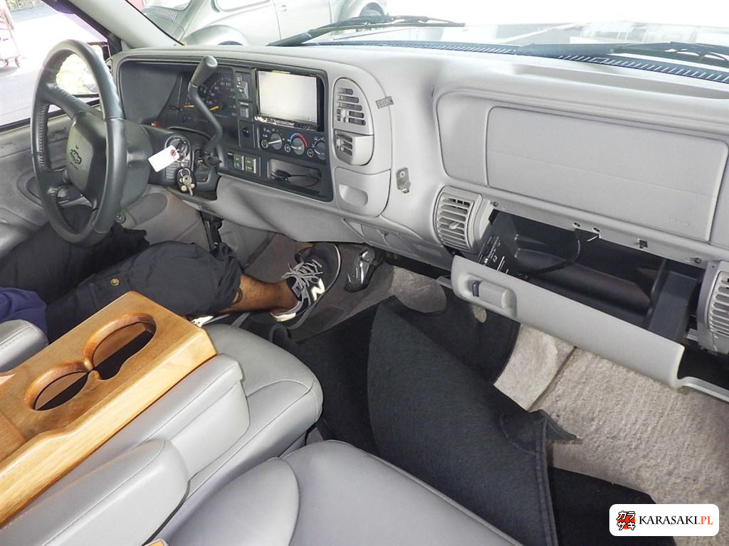1999 Chevrolet Suburban 4WD LT 5