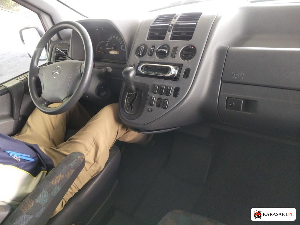 2004 Mercedes-Benz V-Class 5D V230 5