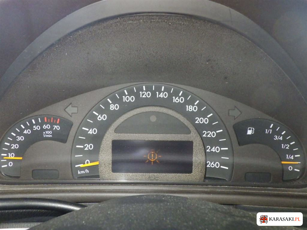 2002 Mercedes-Benz C-Class 4D C240 6