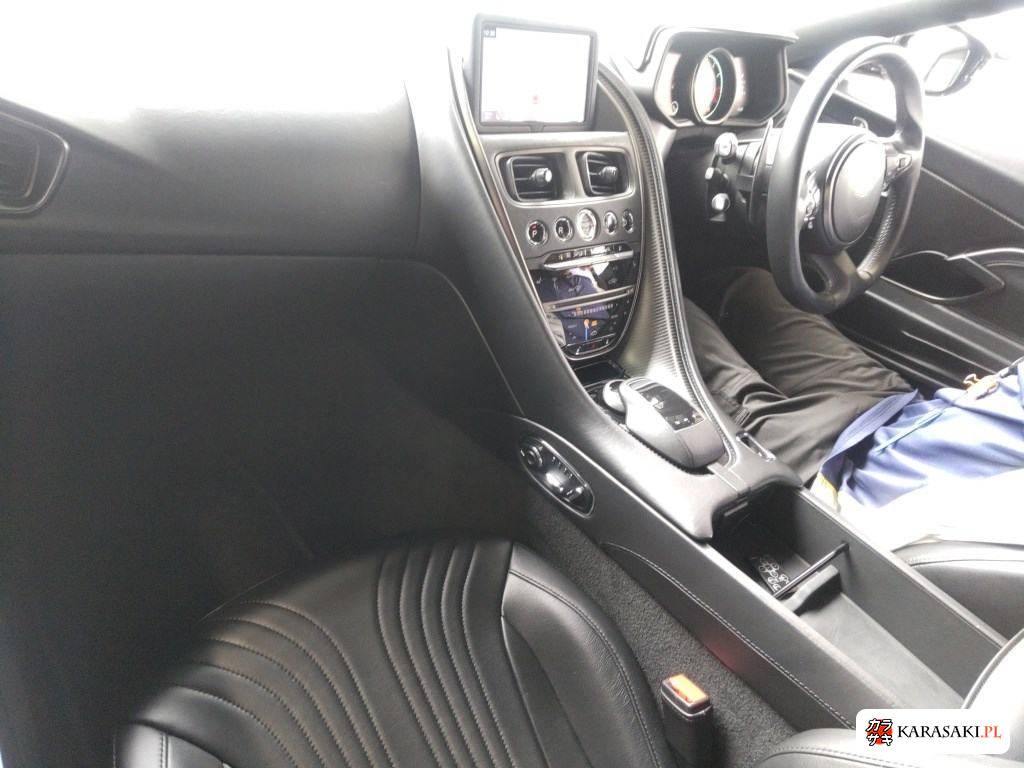2019 Aston Martin DB11 V8 5
