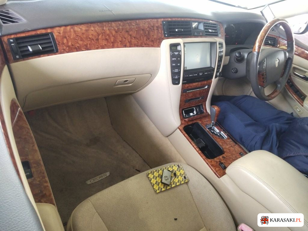 2005 Toyota Crown 4D Royal Saloon 5