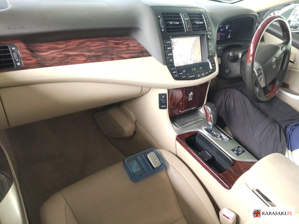 2011 Toyota Crown 4D Royal Saloon G 5