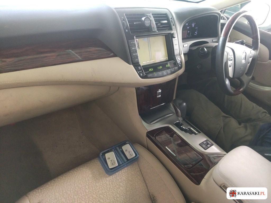 2010 Toyota Crown 4D Royal Saloon 5