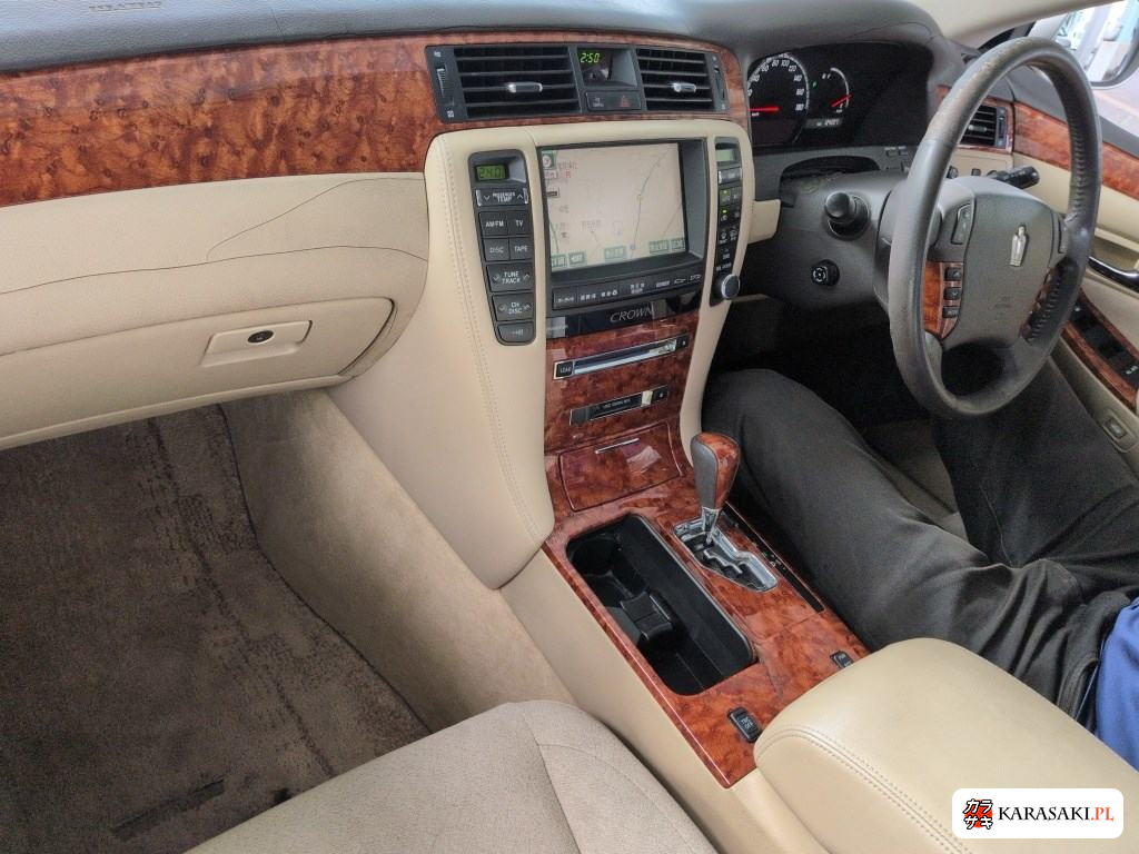 2004 Toyota Crown 4D Royal Saloon 5