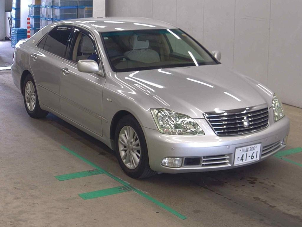 Toyota Crown 2004 z aukcji japońskiej