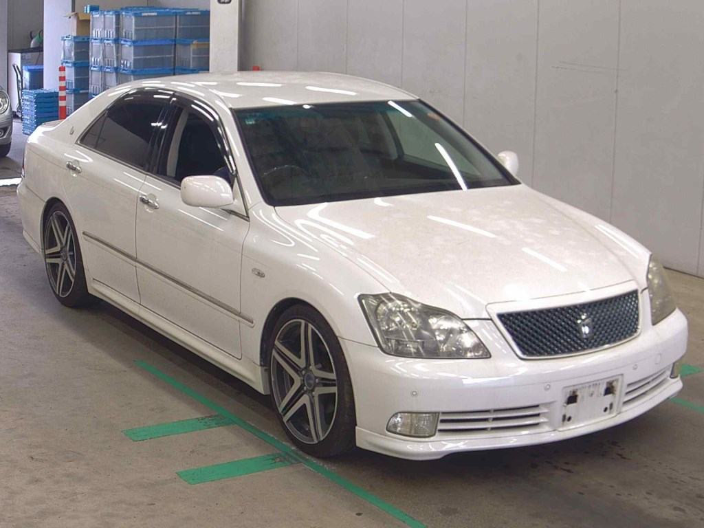 Toyota Crown 2004 z aukcji japońskiej