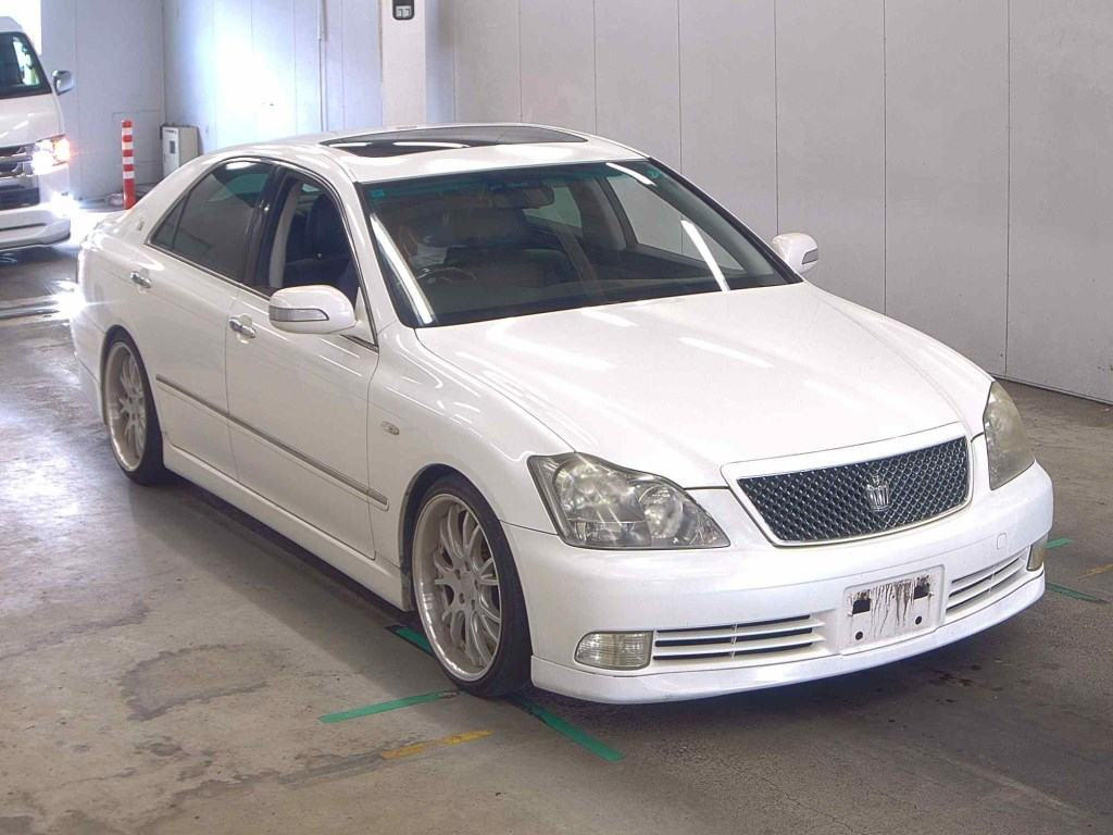 Toyota Crown 2004 z aukcji japońskiej