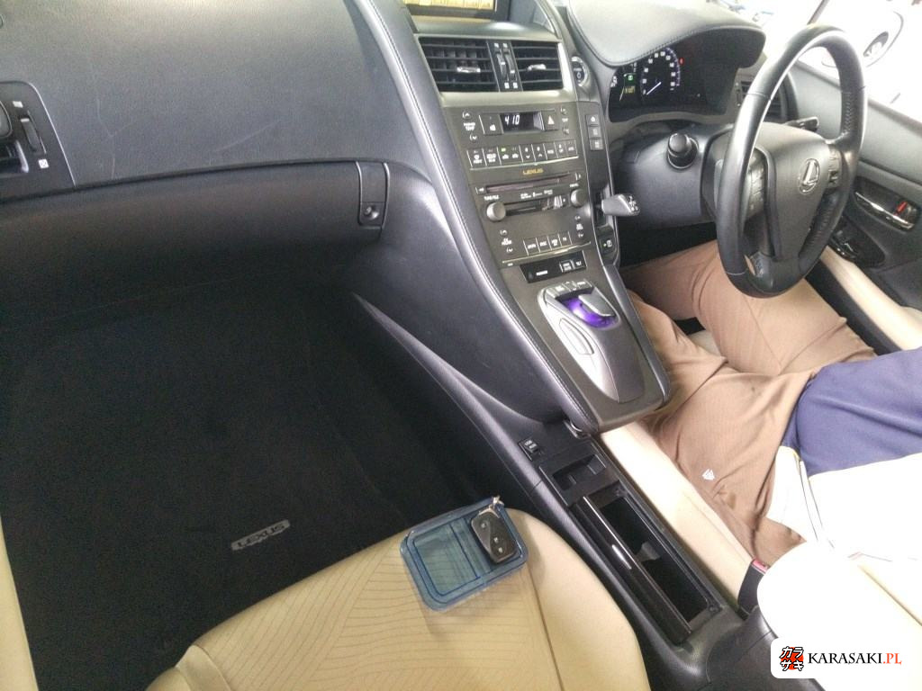 Lexus HS 2010 z aukcji japońskiej