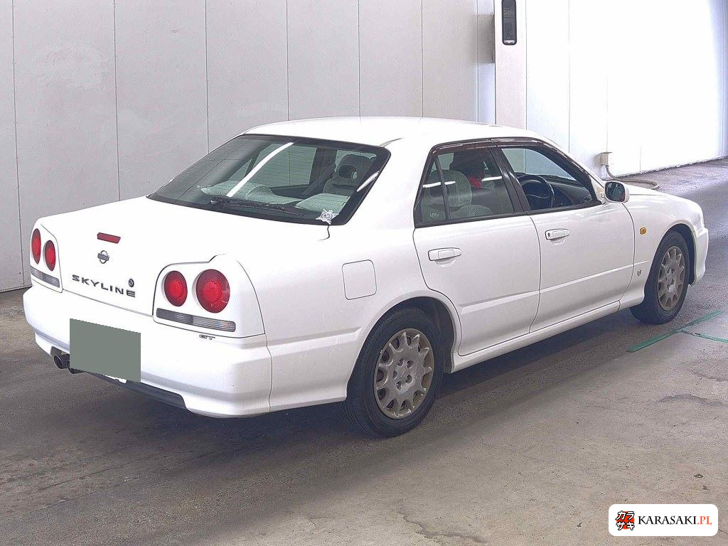 Nissan Skyline 2000 z aukcji japońskiej