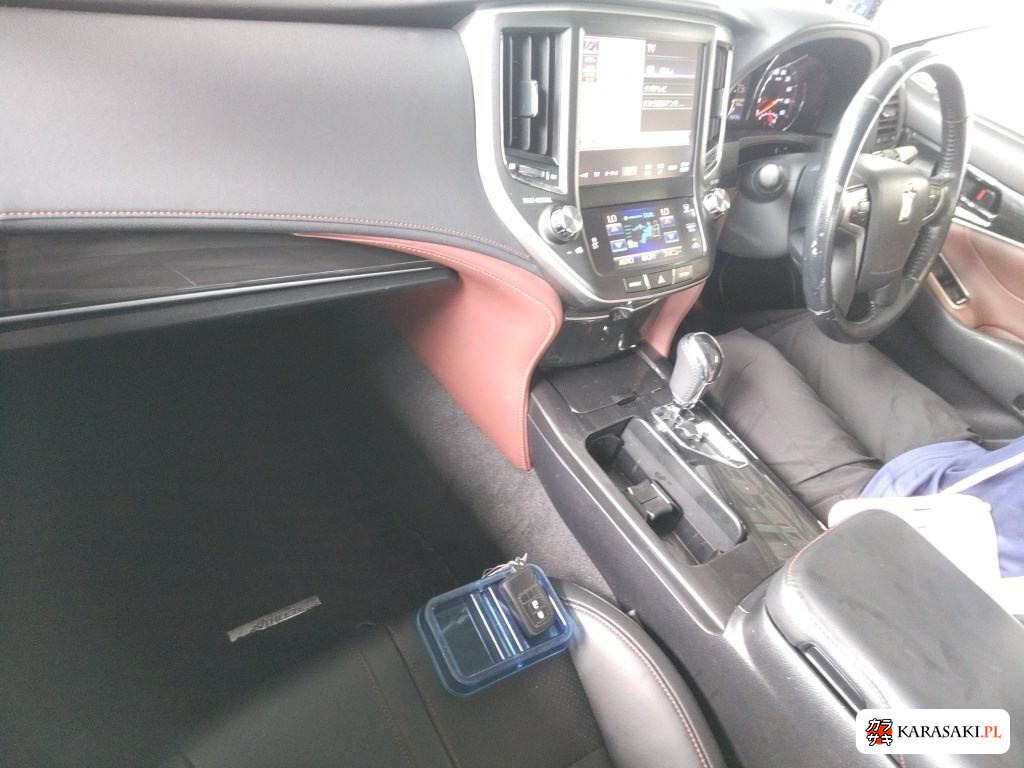 Toyota Crown 2013 z aukcji japońskiej