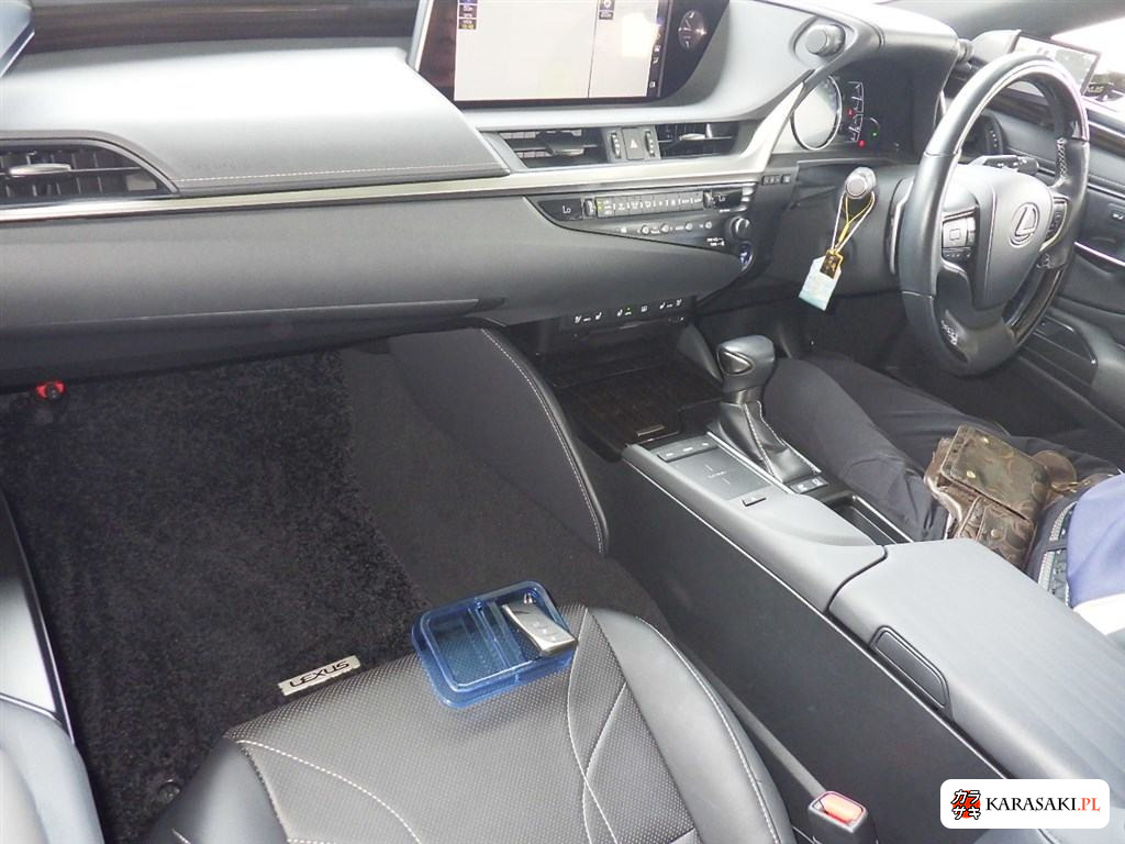 Lexus Es 2019 з японського аукціону