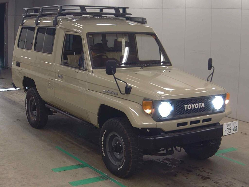 Overseas Toyota 2015 z aukcji japońskiej